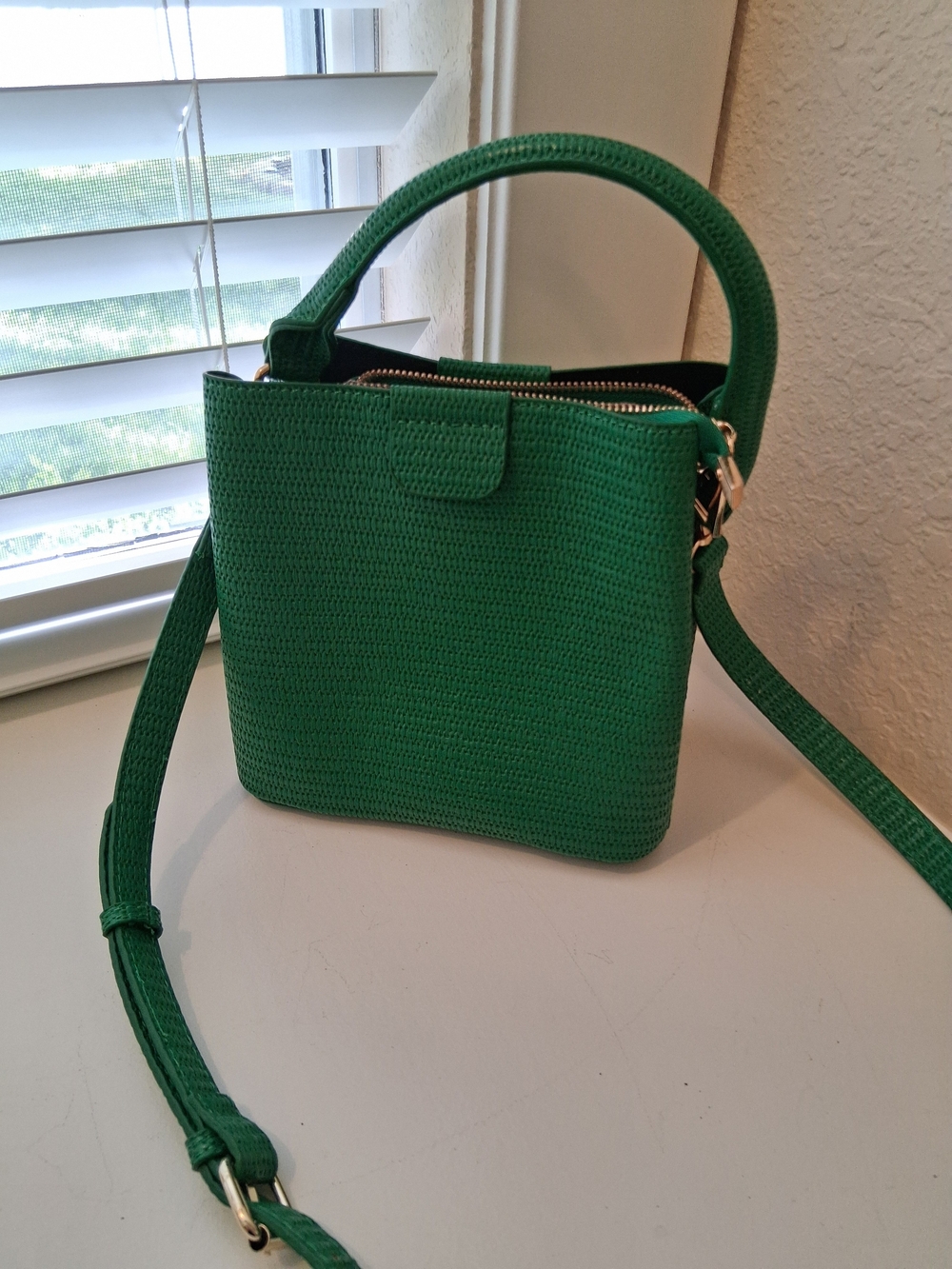 New w/o tags Green Textured Women's Top-Handle Crossbody Bag